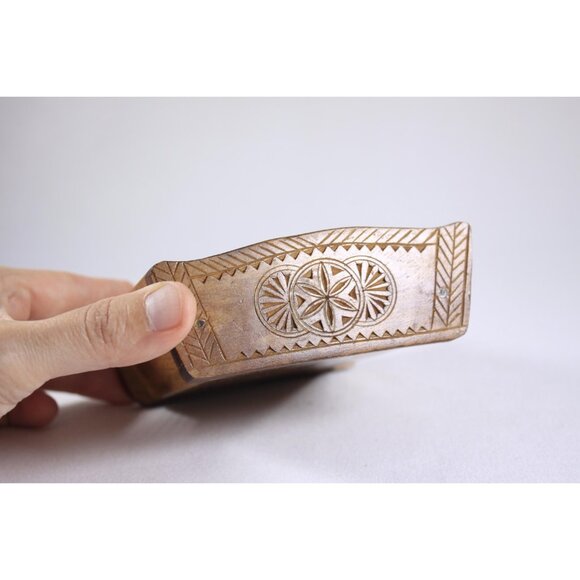 Vintage chip carved wooden card box cigarette box, home office desk tidy - Picture 7 of 10